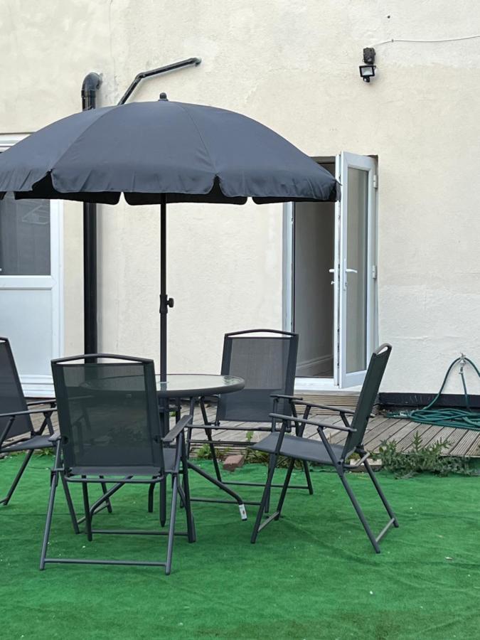 Wisdom Care: The Orpington Cutie Hotel Exterior foto