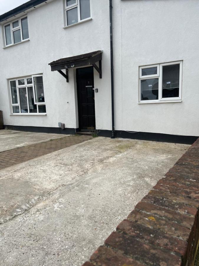 Wisdom Care: The Orpington Cutie Hotel Exterior foto